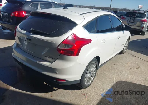 2013 Ford Focus Electric z USA, uszkodzony, nr VIN 1FADP3R46DL125972